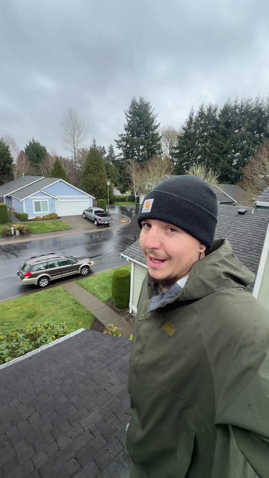 Post 6 by Rob and Lu on the move on TikTok (video)