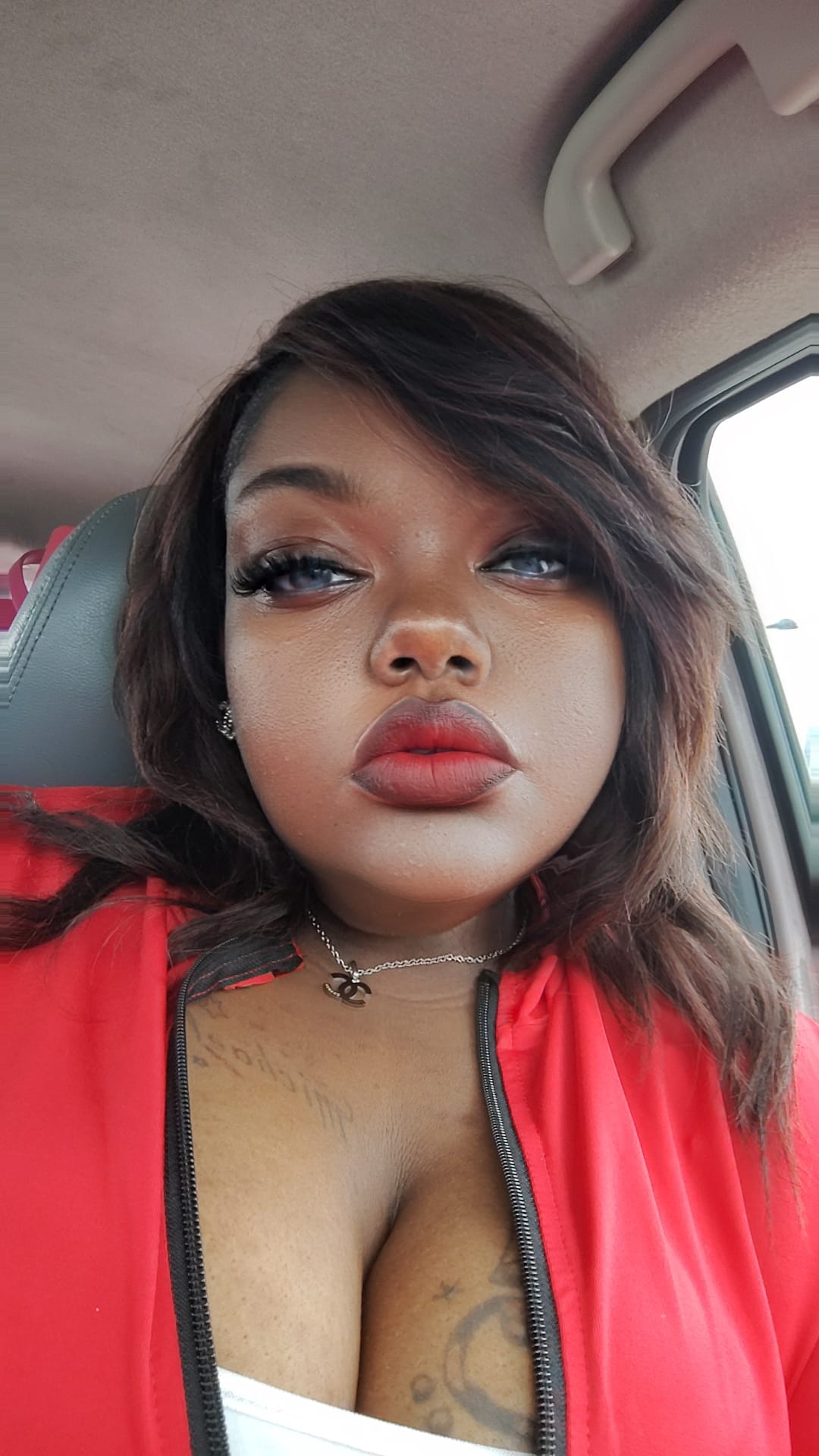 Post 2 by queen30_ on TikTok (video)