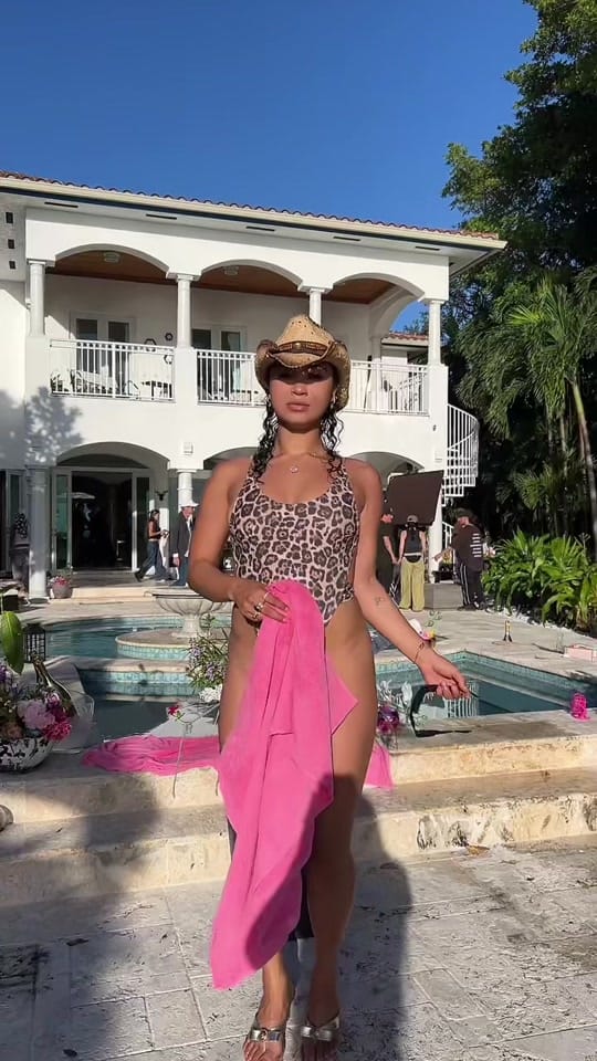 Post 3 by itsdezmarieee on TikTok (video)