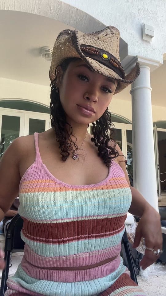 Post 6 by itsdezmarieee on TikTok (video)