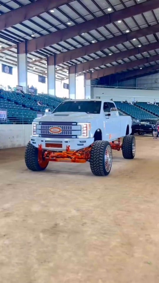 Post 10 by Tesla Cars 🇺🇲 on TikTok (video)