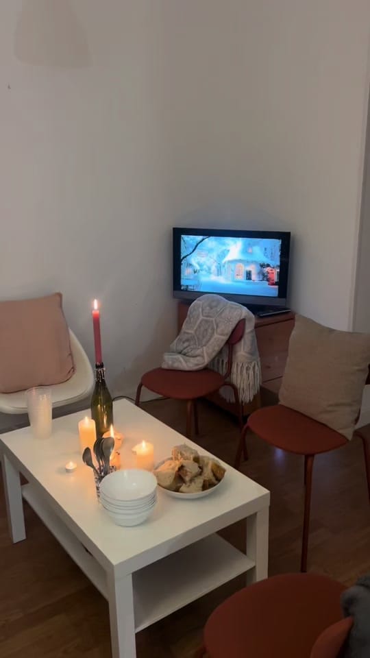 Post 2 by Cat on TikTok (video)