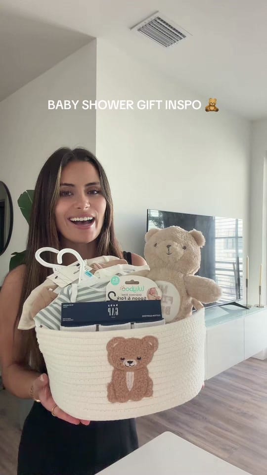 Post 2 by Daniela on TikTok (video)