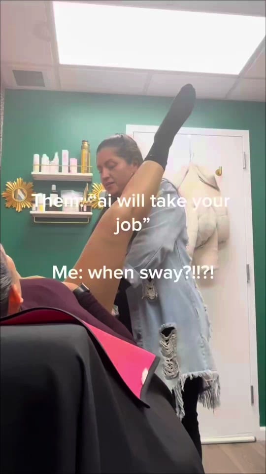 Post 3 by prettypeachstudio on TikTok (video)