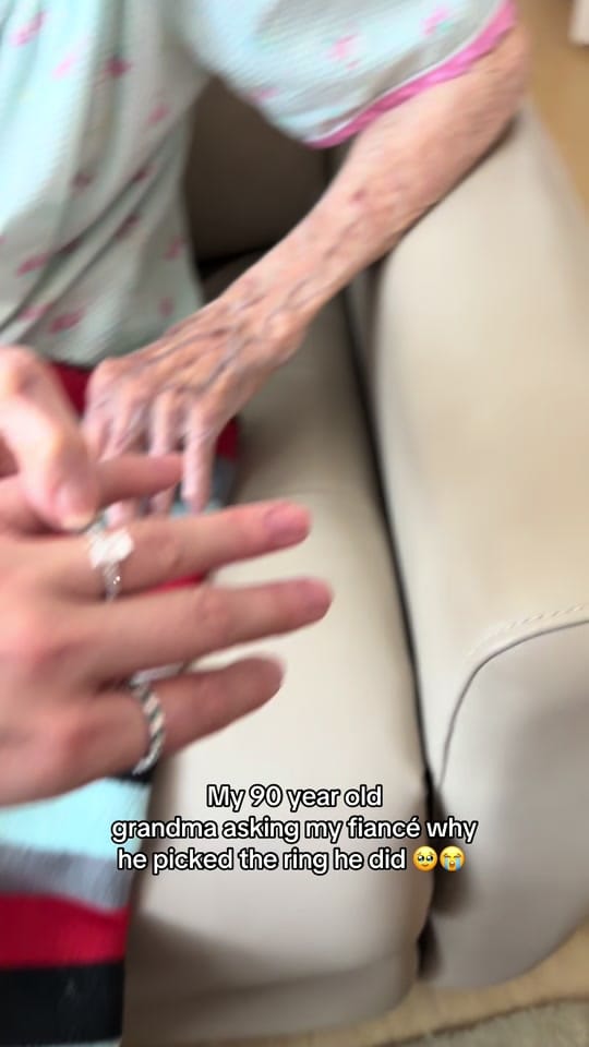Post 8 by Clara Scholtz on TikTok (video)