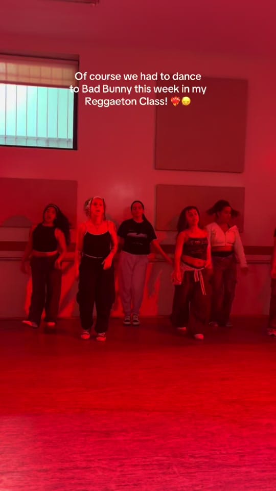 Post 7 by Manu Diaz on TikTok (video)
