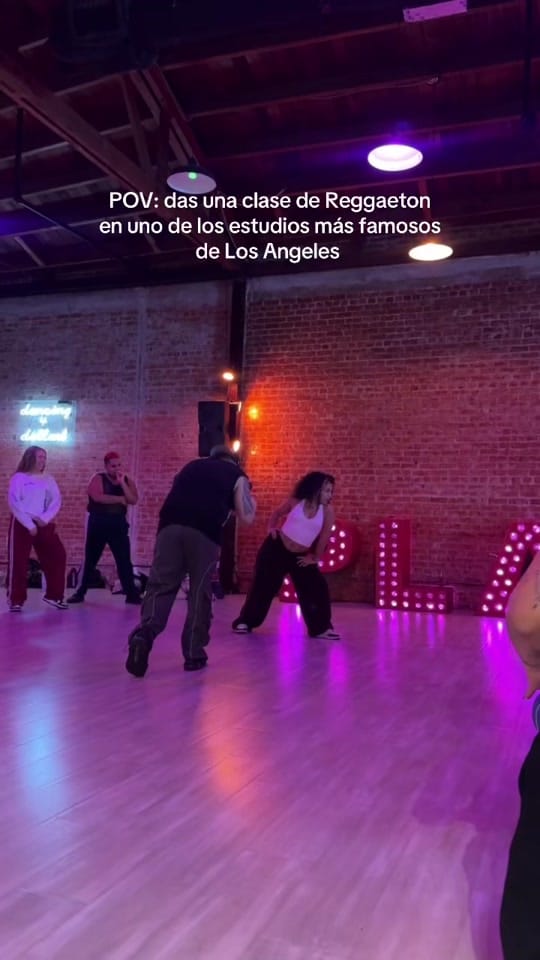Post 1 by Manu Diaz on TikTok (video)