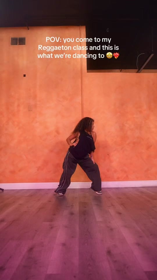 Post 2 by Manu Diaz on TikTok (video)