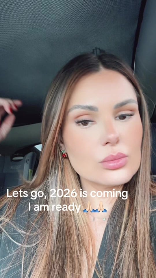 Post 5 by Paula Melo on TikTok (video)