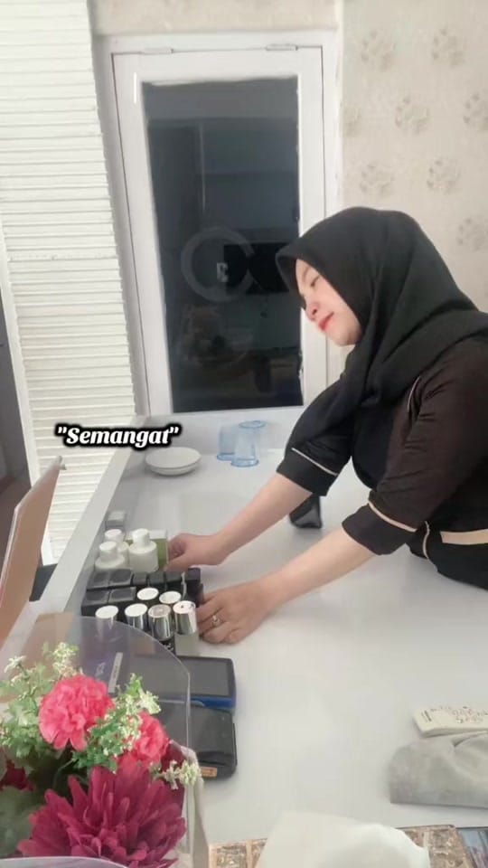 Post 8 by chasters skincare on TikTok (video)