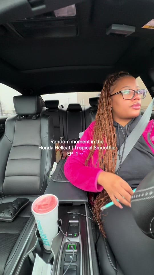Post 8 by Lee | THE IT GIRL on TikTok (video)