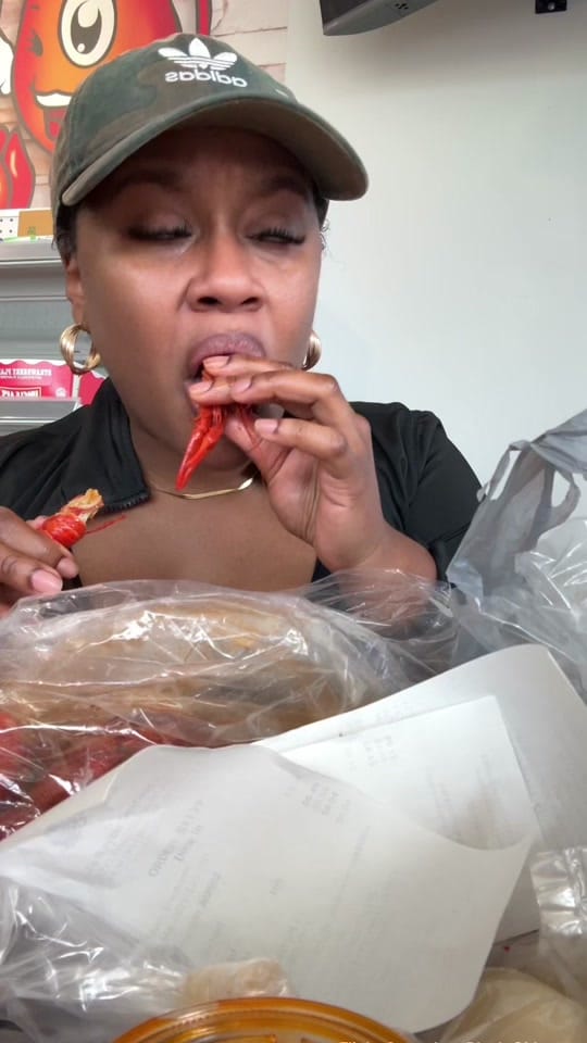 Post 2 by NadiLew on TikTok (video)