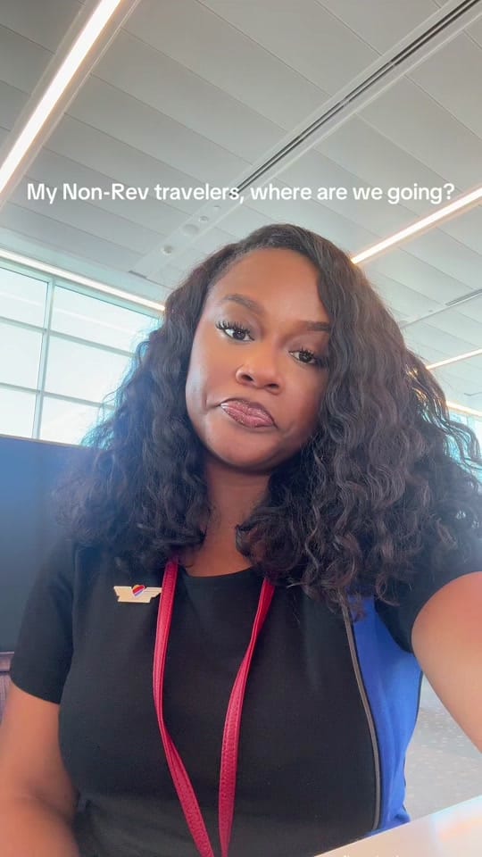 Post 10 by NadiLew on TikTok (video)