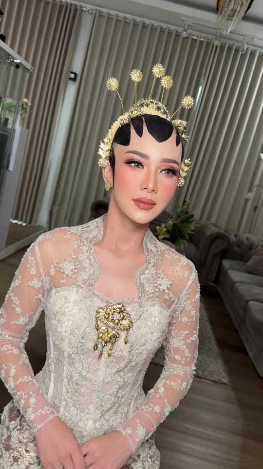 Post 8 by Makeupbyaji on TikTok (video)