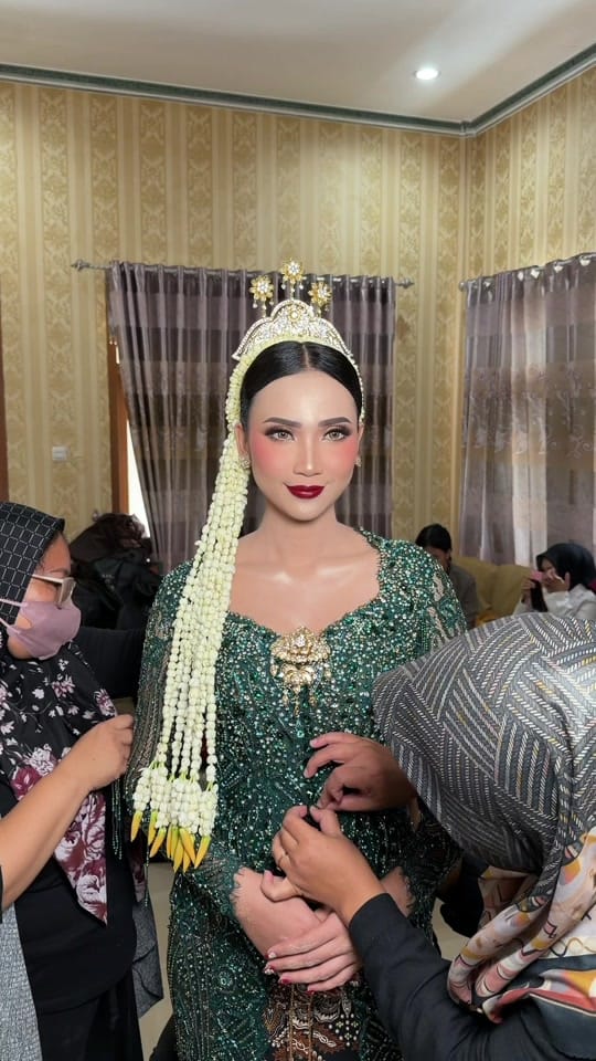 Post 7 by Makeupbyaji on TikTok (video)