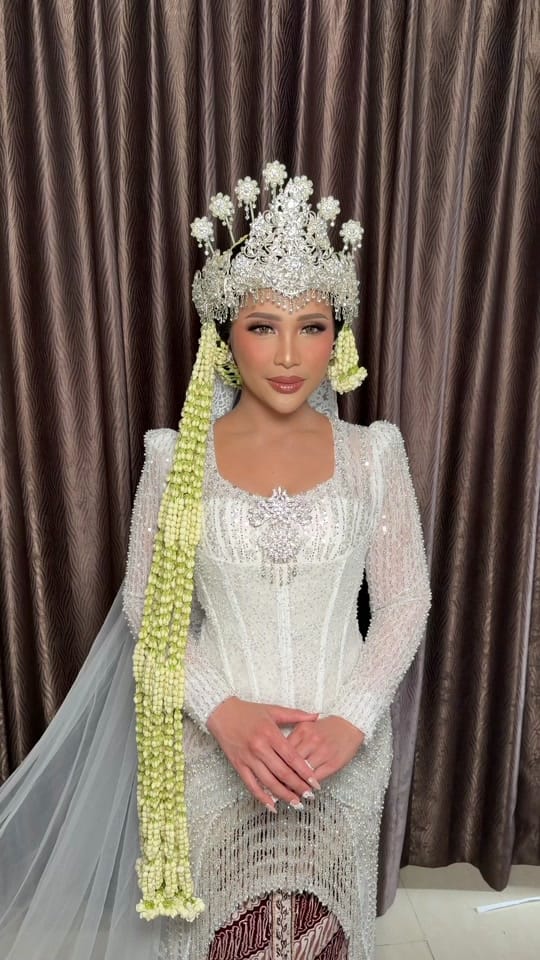 Post 3 by Makeupbyaji on TikTok (video)
