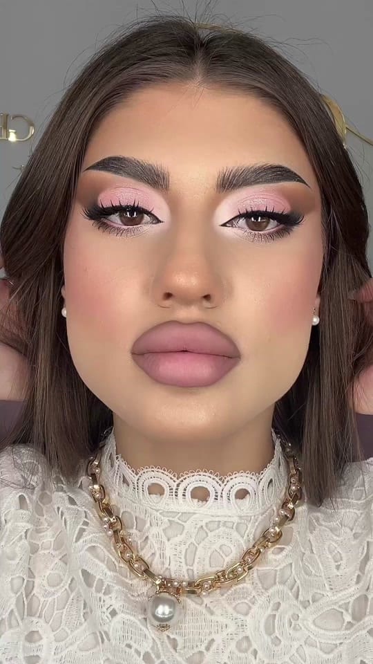 Post 8 by Georgiana Make-up Artist on TikTok (video)