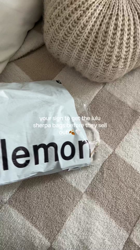 Post 2 by nailsxbellaluna on TikTok (video)