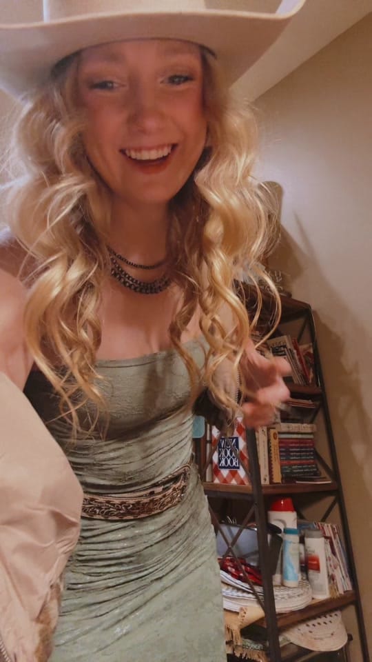 Post 2 by Lily Eisenrich on TikTok (video)