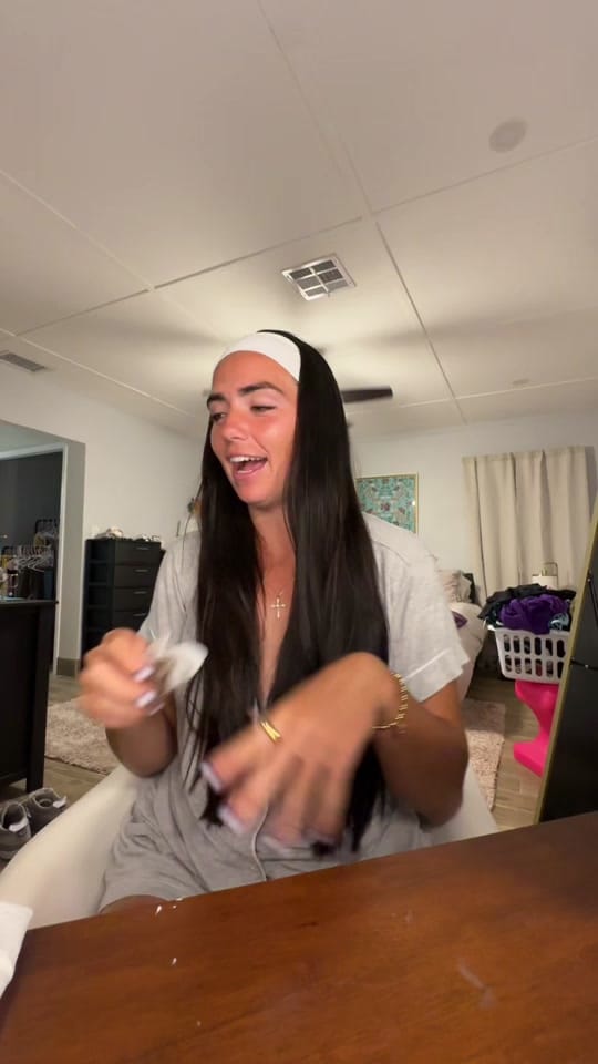 Post 2 by Sofia Chepenik on TikTok (video)