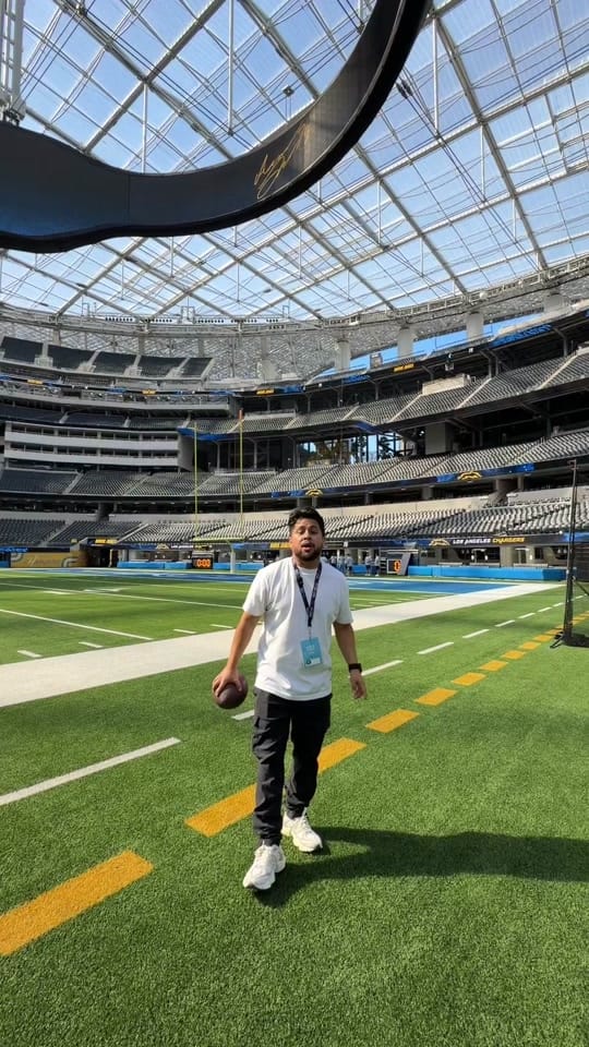 Post 10 by Eddie Acosta on TikTok (video)