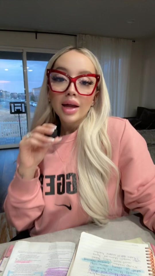 Post 9 by Glam by Liz on TikTok (video)