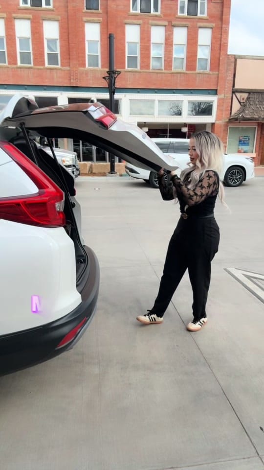 Post 1 by Glam by Liz on TikTok (video)