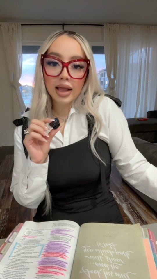 Post 4 by Glam by Liz on TikTok (video)