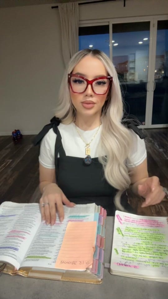 Post 2 by Glam by Liz on TikTok (video)