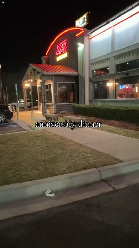 Post 10 by Laura on TikTok (video)