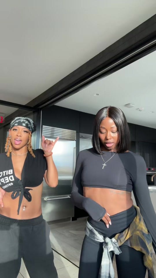Post 3 by Zoie Summer on TikTok (video)