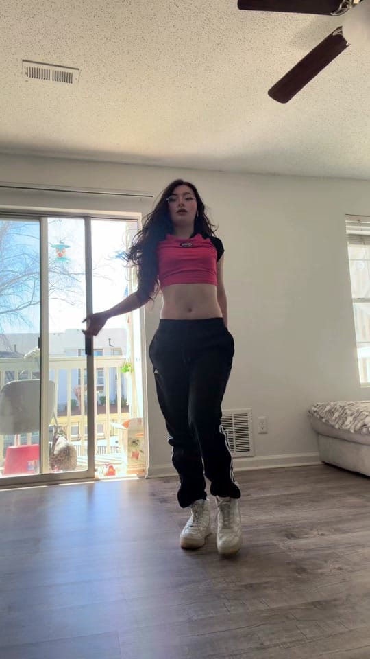 Post 2 by Deyna Aldana on TikTok (video)