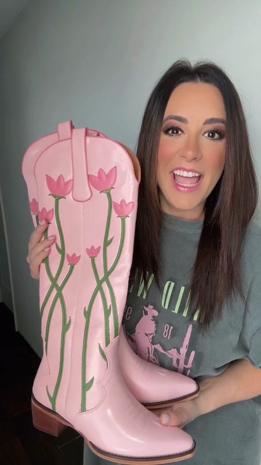 Post 1 by kierstennewman_ on TikTok (video)