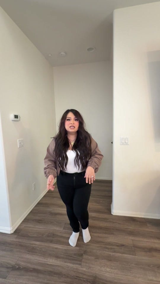 Post 3 by Vanessa T on TikTok (video)