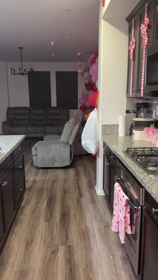 Post 7 by Vanessa T on TikTok (video)