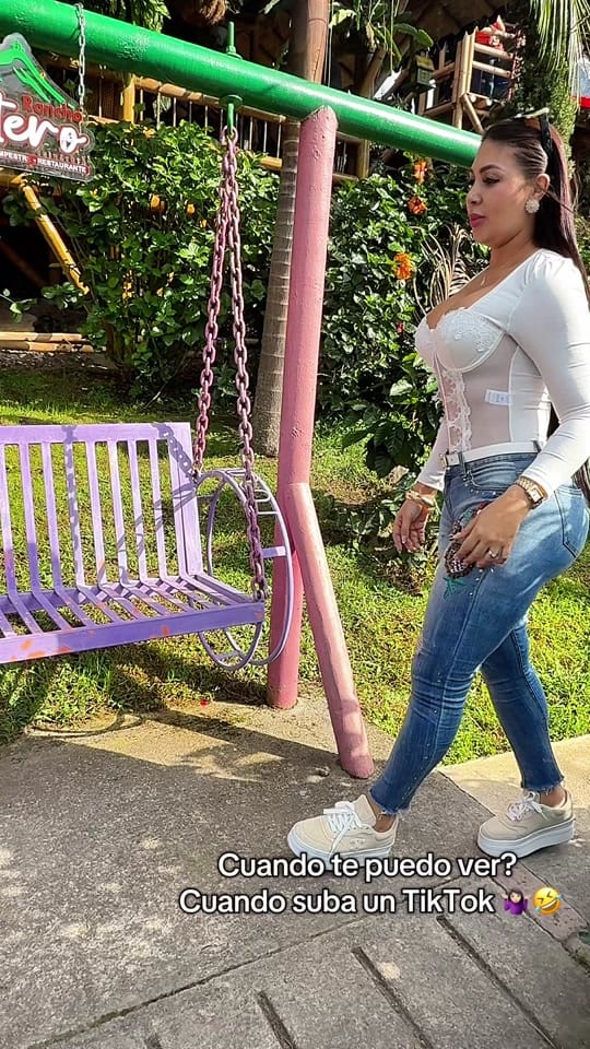 Post 2 by Alejandra Londoño on TikTok (video)