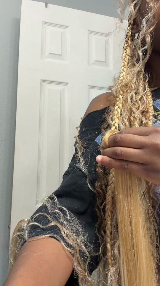 Post 6 by majaunique🪐 on TikTok (video)