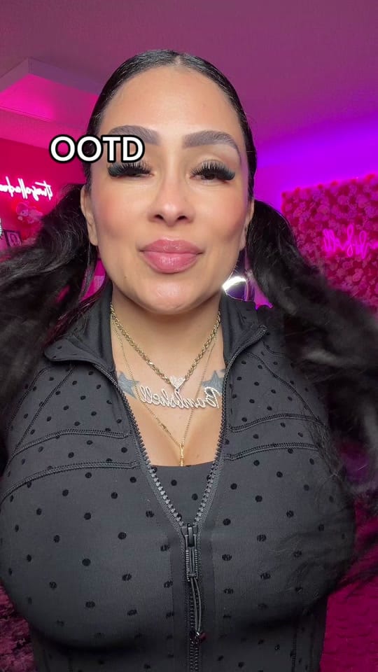 Post 3 by Bombshell on TikTok (video)