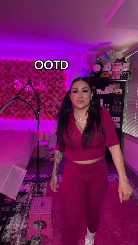 Post 4 by Bombshell on TikTok (video)