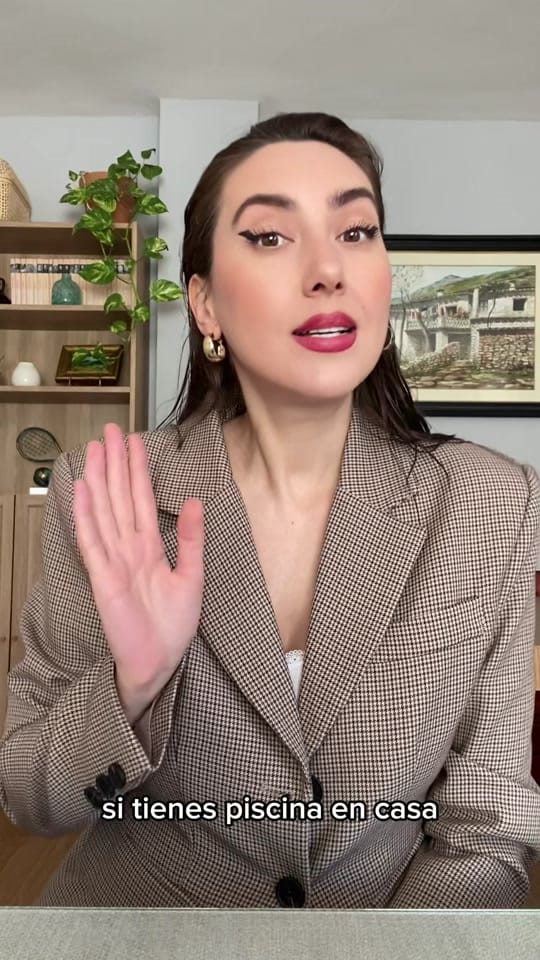 Post 1 by Xenia on TikTok (video)