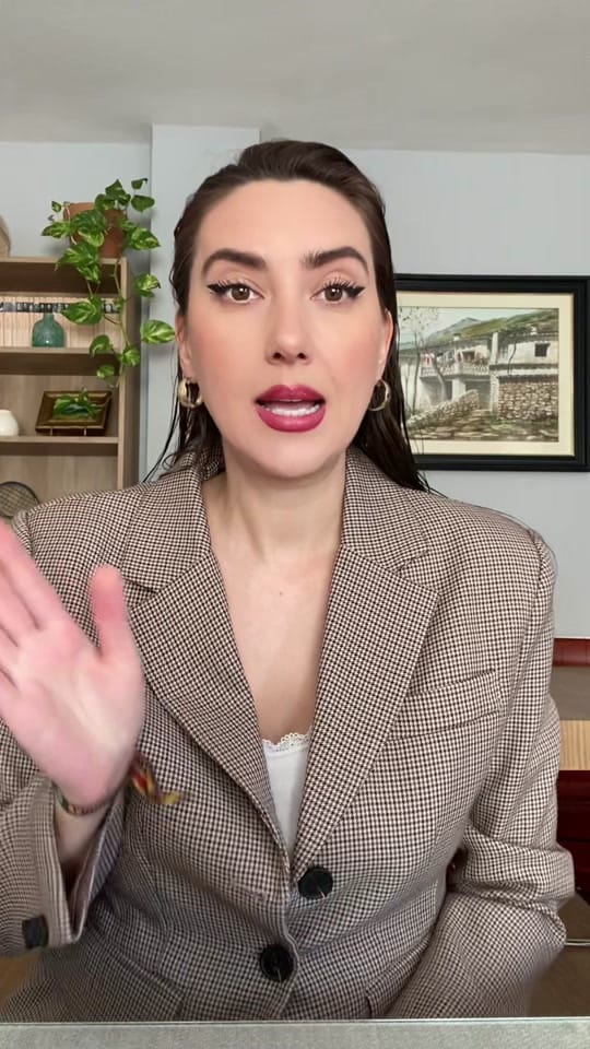 Post 4 by Xenia on TikTok (video)