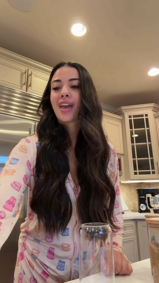 Post 4 by Thalita Ferraz on TikTok (video)