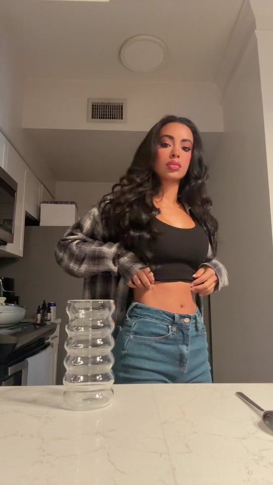 Post 2 by Jessika Kolosovas on TikTok (video)
