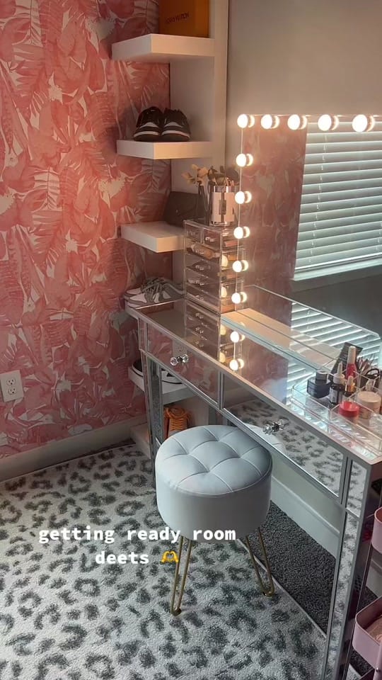 Post 8 by lifeofjulia on TikTok (video)