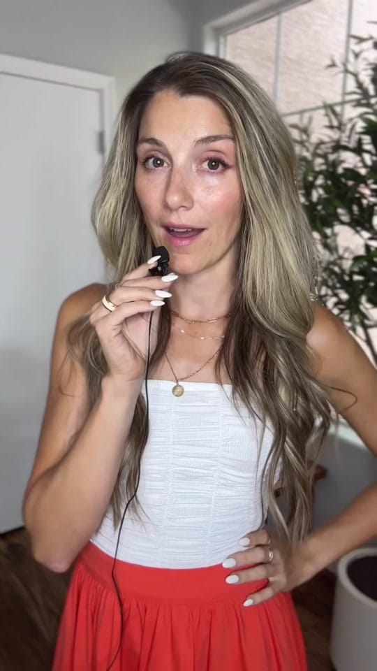 Post 1 by Elizabeth Thompson on TikTok (video)