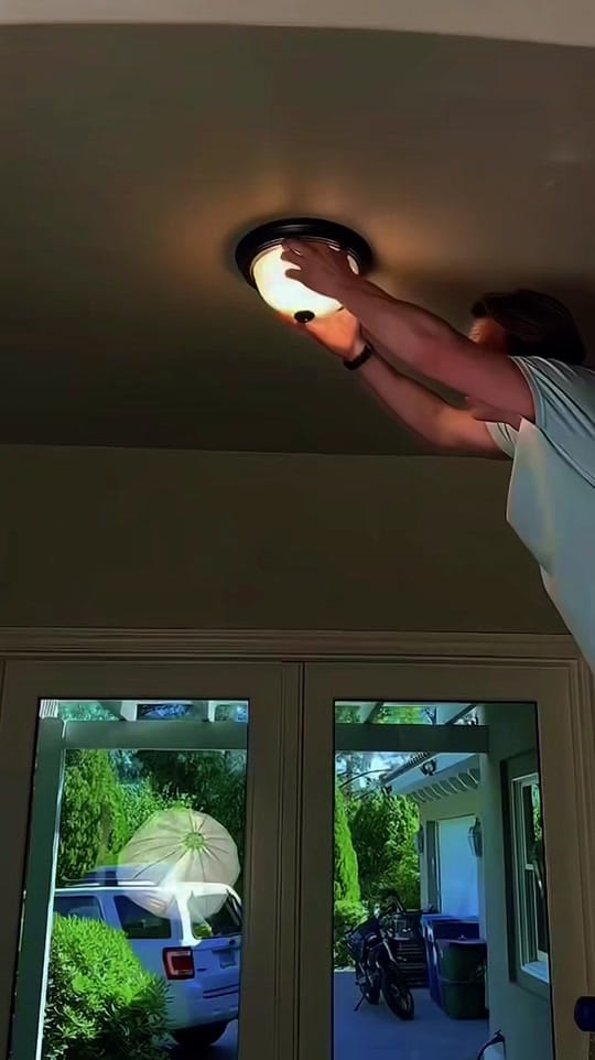 Post 7 by LocallyHatedDilf😥 on TikTok (video)