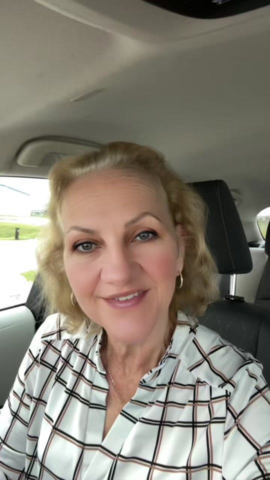 Post 1 by Adina on TikTok (video)