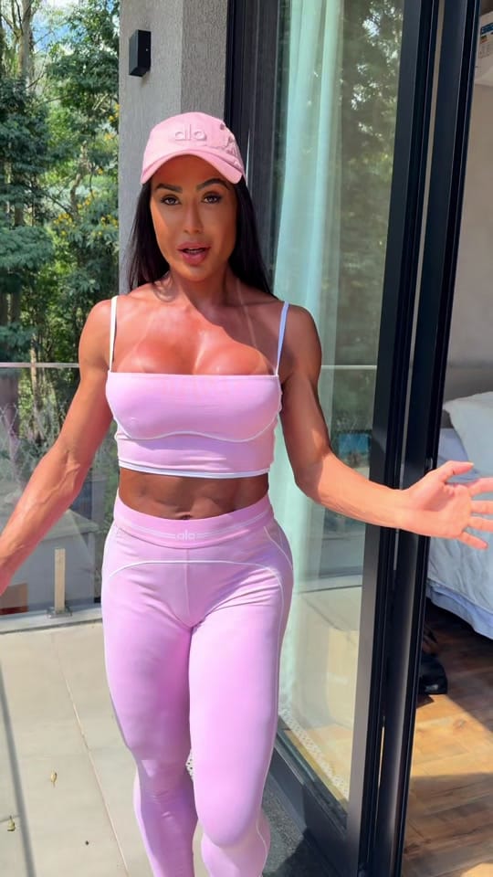 Post 1 by Gracyanne Barbosa on TikTok (video)