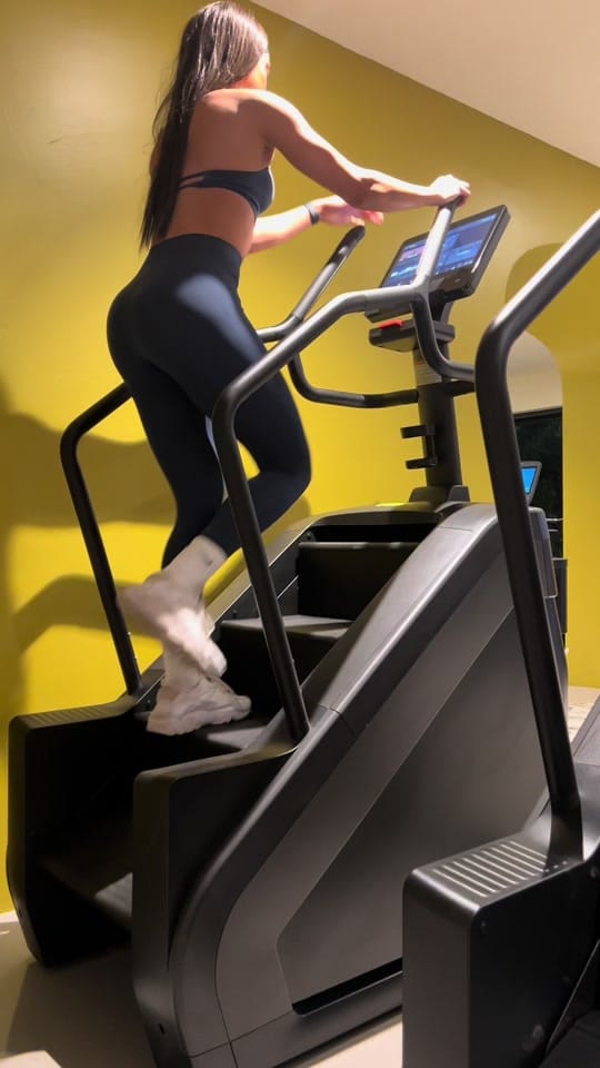 Post 2 by KIARA ZAYAS on TikTok (video)