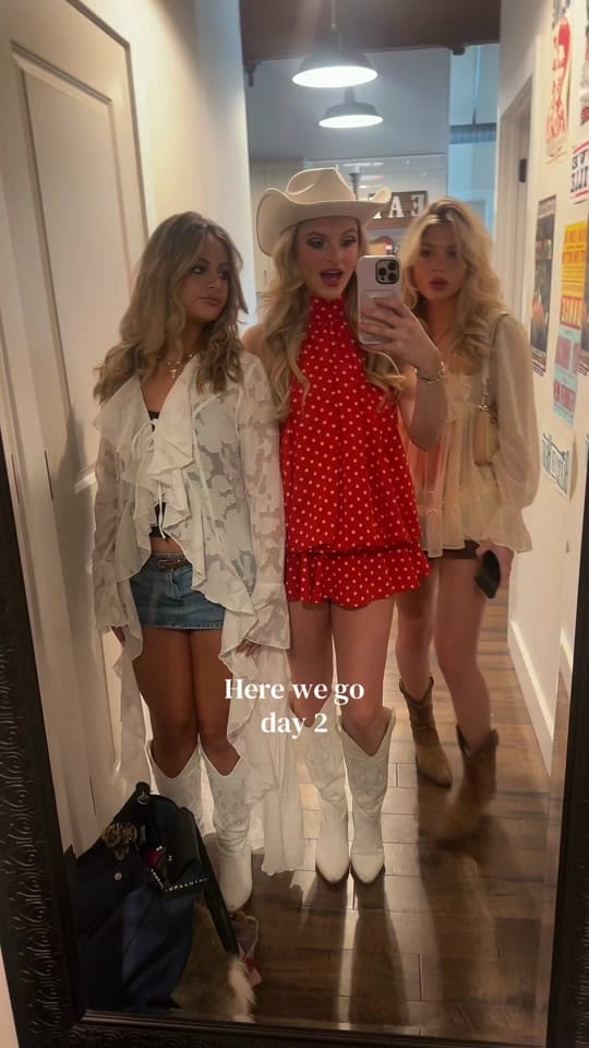 Post 9 by Lak 🎀🌟🤠🩷🌷 on TikTok (video)